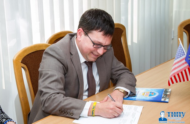 Засвідчення готовності працівників університету співпрацювати із музеєм